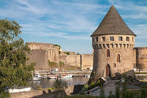 Feb 21, 27 - Brest