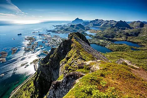 Apr 3, 26 - Svolvaer, Lofoten