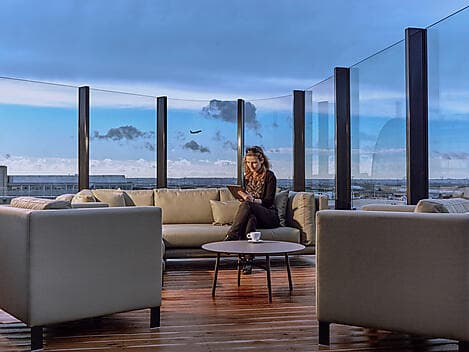 COMFORT PACKAGE: TRANSFER AIRPORT/HOTEL + NIGHT IN PARIS CDG AIRPORT