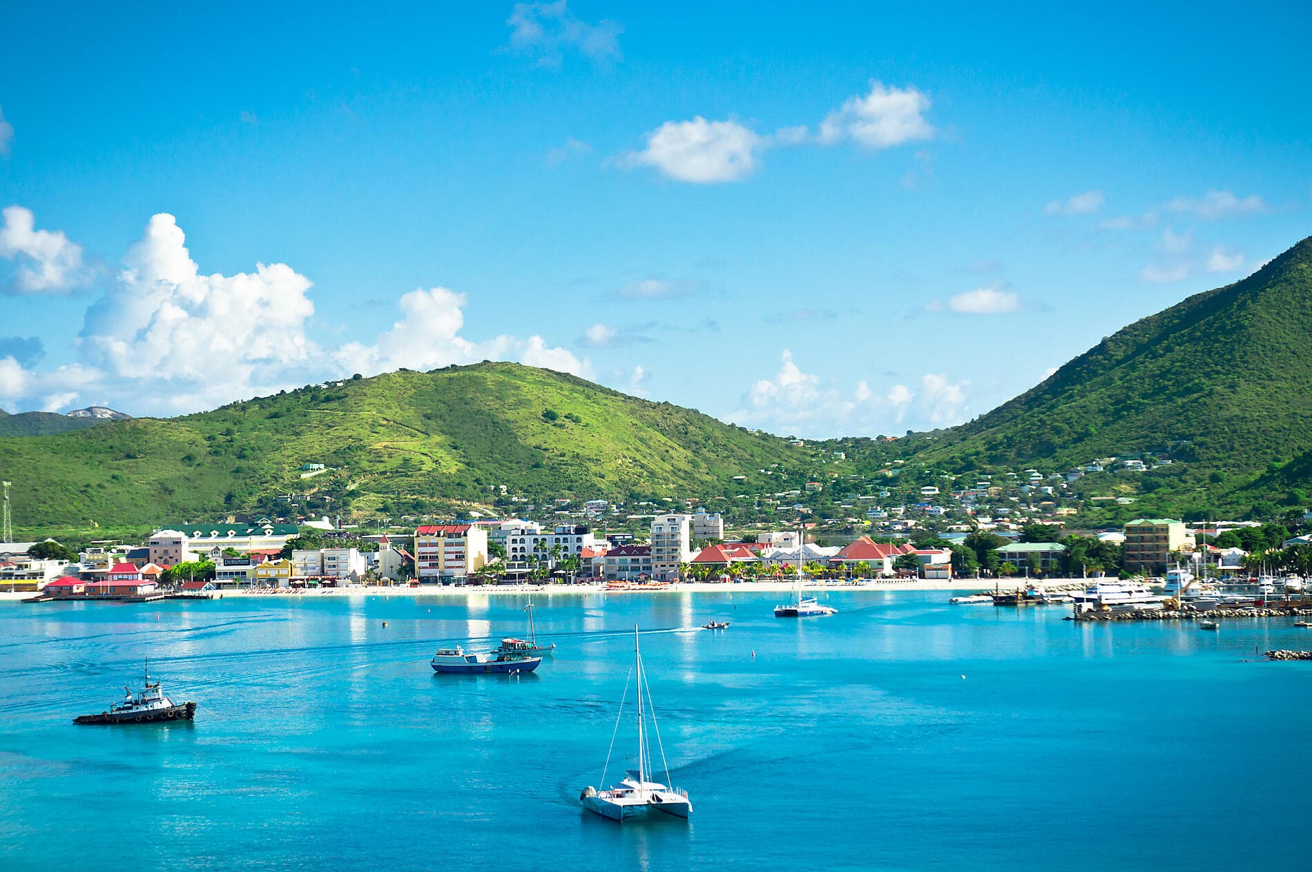 The Caribbean, under sail aboard La Désirade 