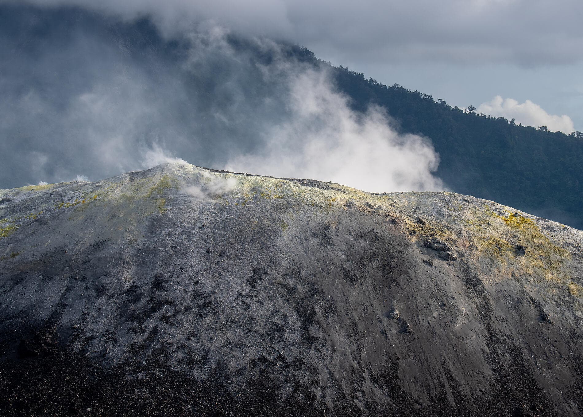 Indonesian Temples & Volcanoes 