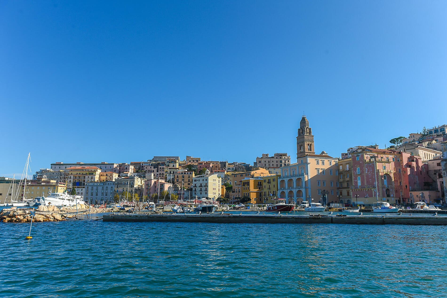 Historic cities and Mediterranean shores 
