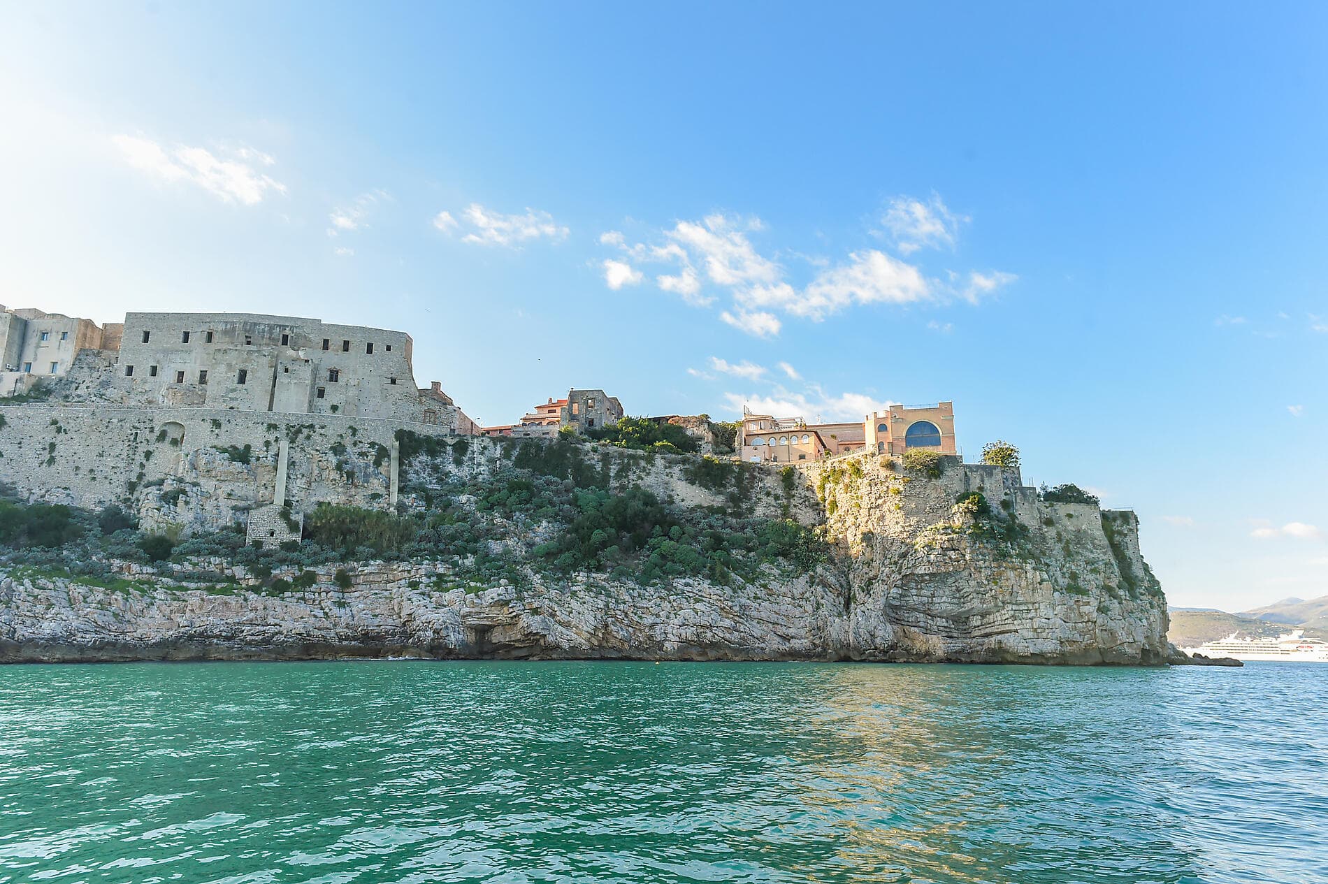 Historic cities and Mediterranean shores 