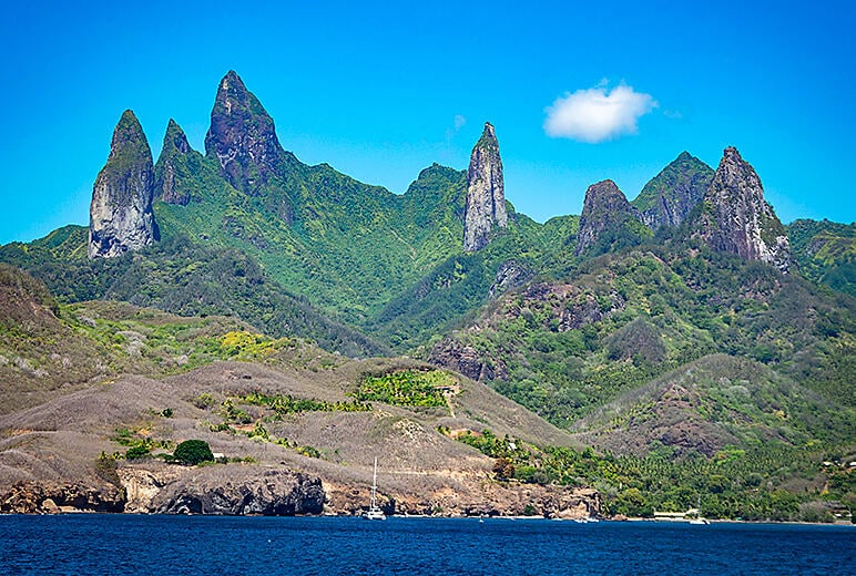 Ua-Pou_Marquesas_2JAN7MJ_Alamy_rights-managed_expAug2024 (1).jpg