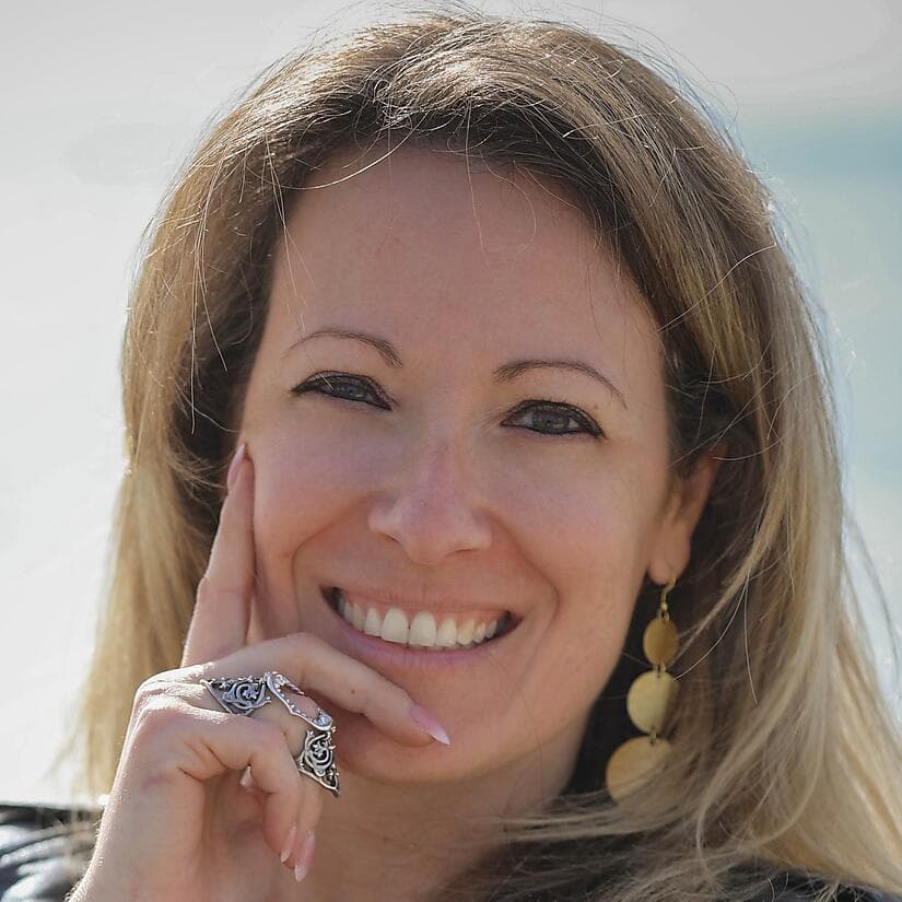 Caroline Barbaroux by Ludovic Garcia Format Carré.jpg