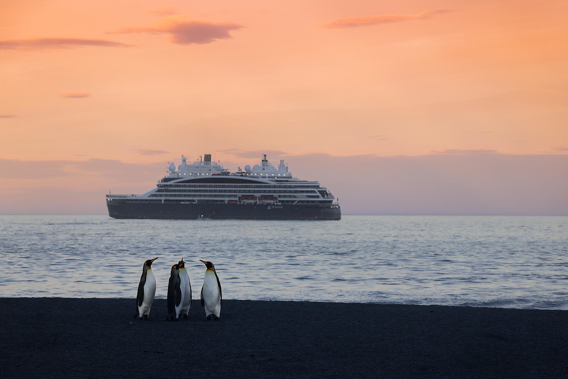Unexplored Eastern Antarctica between Two Continents
