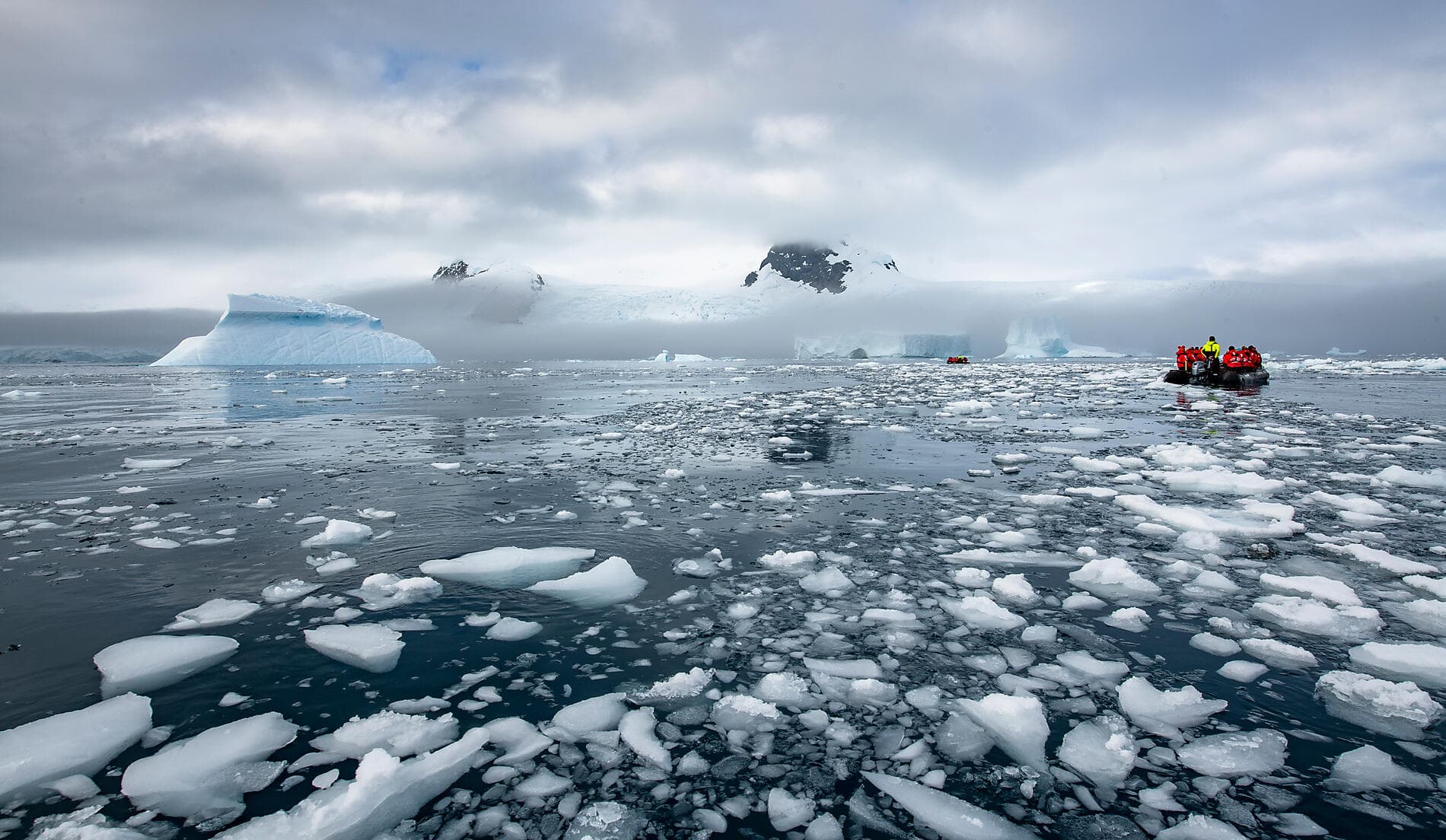 Unexplored Eastern Antarctica between Two Continents