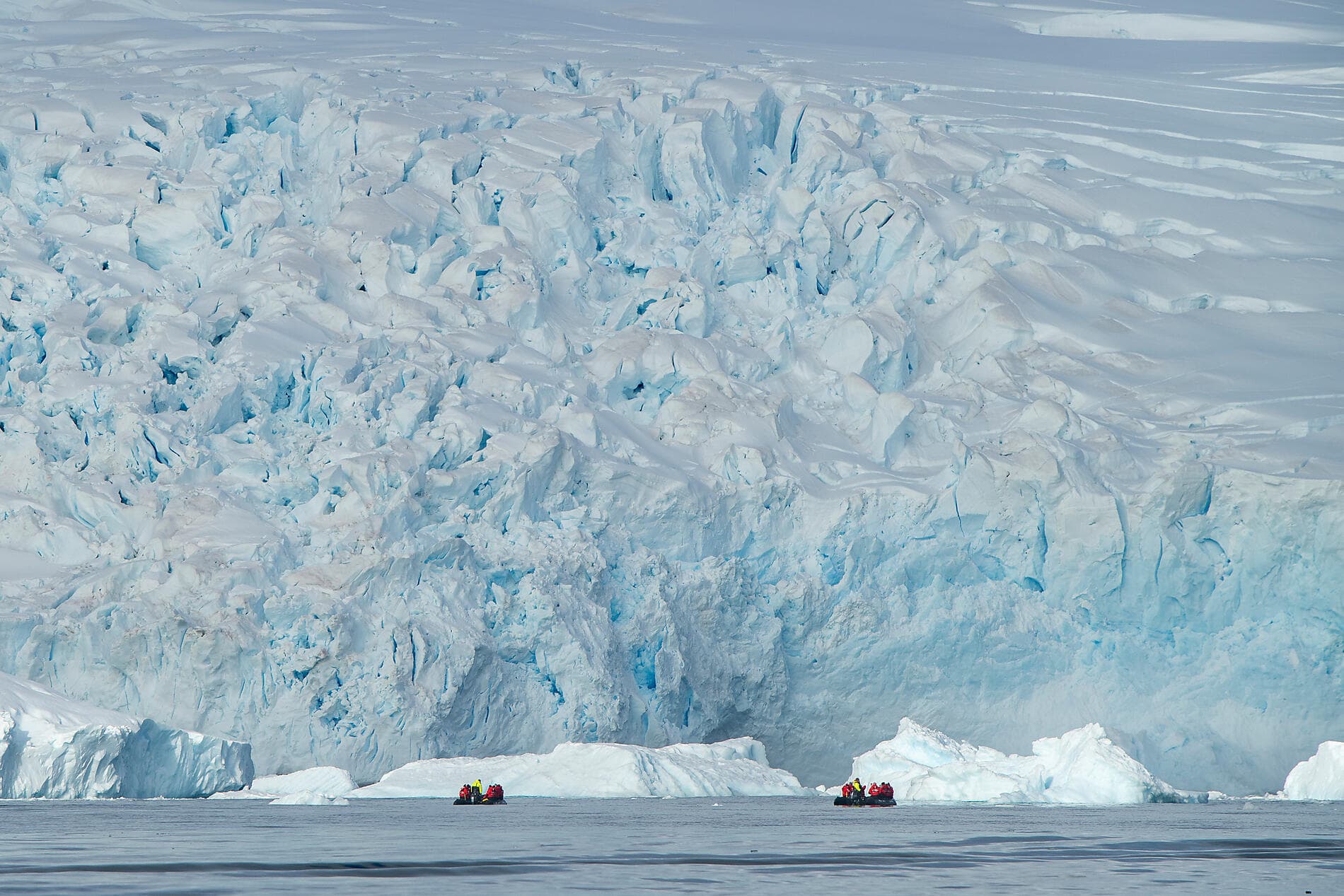 Unexplored Eastern Antarctica between Two Continents