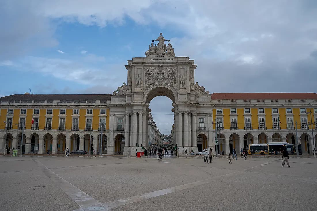 Night in Lisbon and transfert in Mindelo with lunch (1 night)